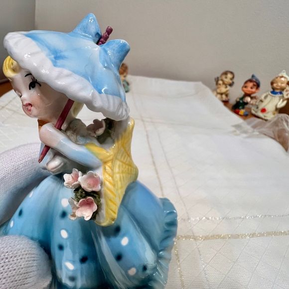 1960s Vintage Lefton #1868 Southern Belle Girl, Ceramic Porcelain Figurine - Picture 5 of 10